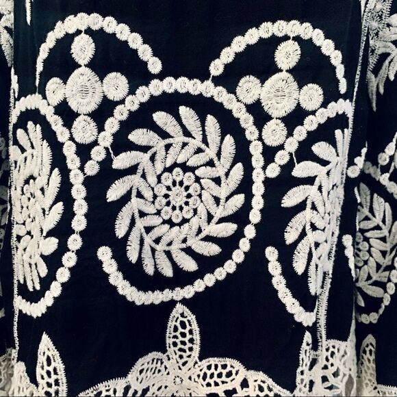 LAPIS Black & Cream Floral Lace Crochet Boho Blouse Size Small - Picture 3 of 14